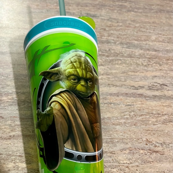 Star Wars 2-in-1 snackeez Yoda cup/snack bowl and straw - Picture 6 of 16